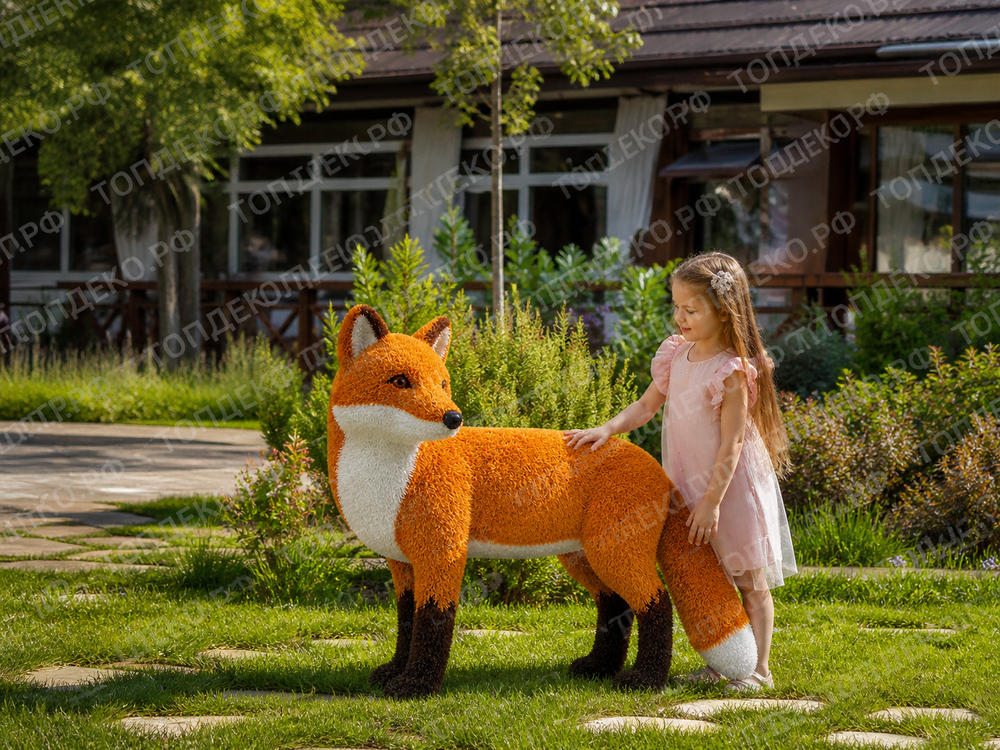 Топиарная фигура лиса из искусственной травы